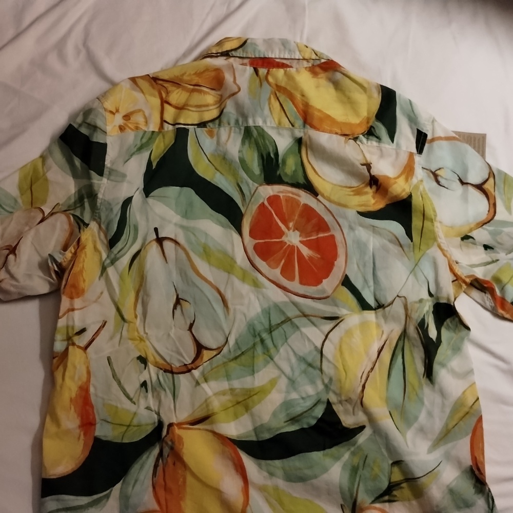H&M fruit/floral pattern button down - Picture 3 of 3